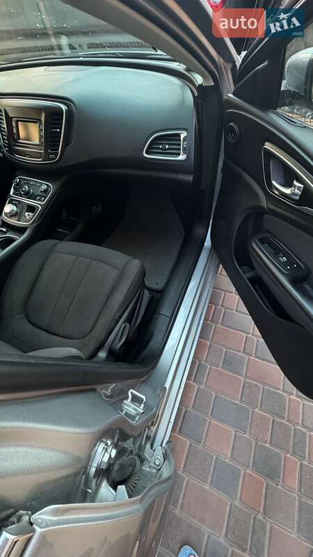 Седан Chrysler 200 2015 в Кропивницком