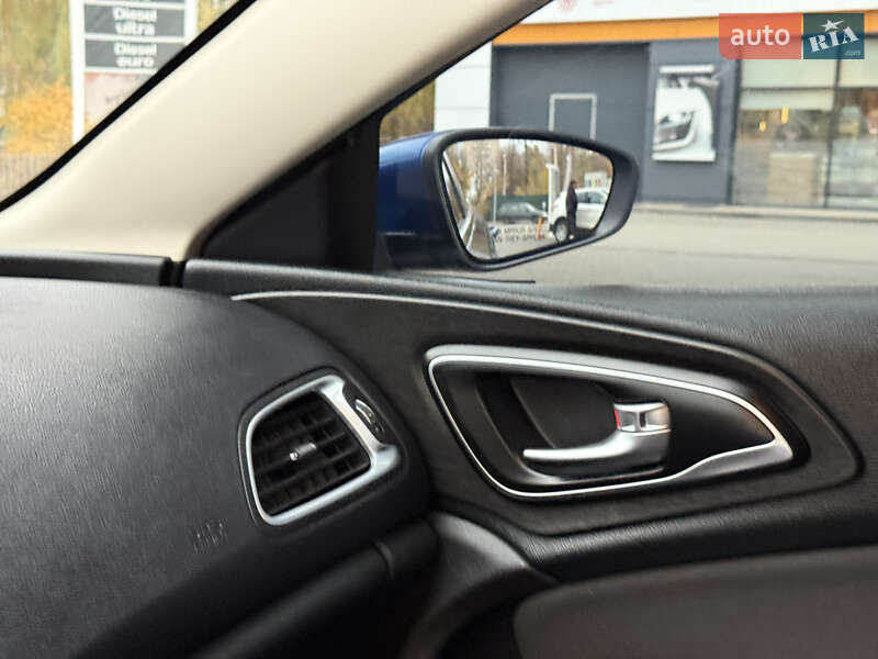 Седан Chrysler 200 2015 в Днепре