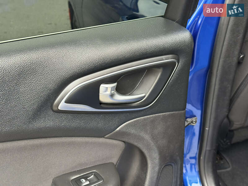 Седан Chrysler 200 2015 в Днепре