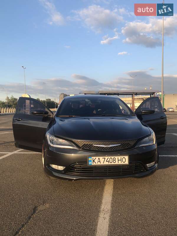 Седан Chrysler 200 2016 в Киеве