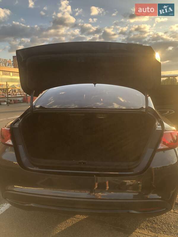 Седан Chrysler 200 2016 в Киеве