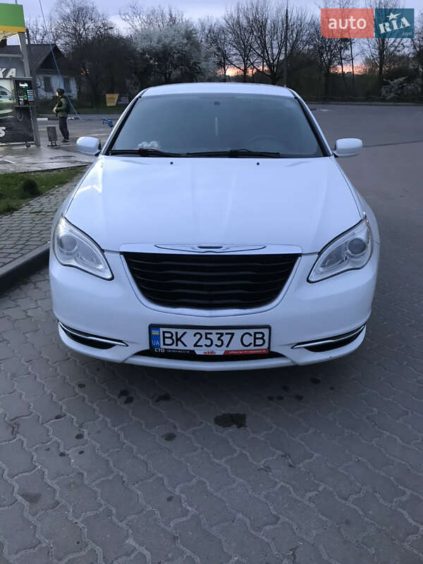 Седан Chrysler 200 2012 в Рівному