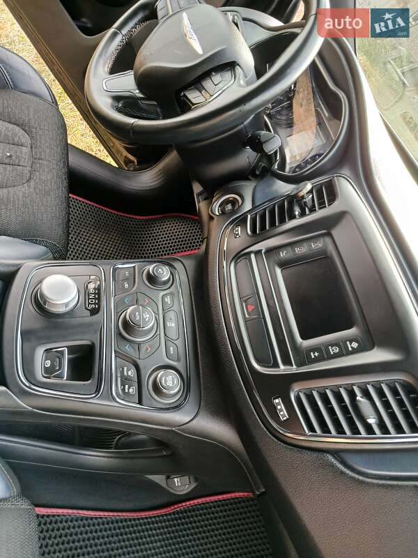 Седан Chrysler 200 2015 в Черкасах