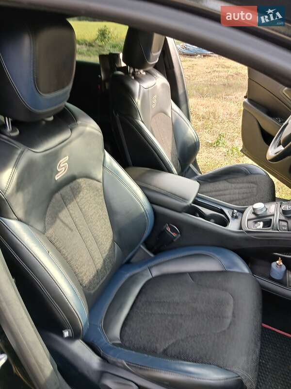 Седан Chrysler 200 2015 в Черкасах