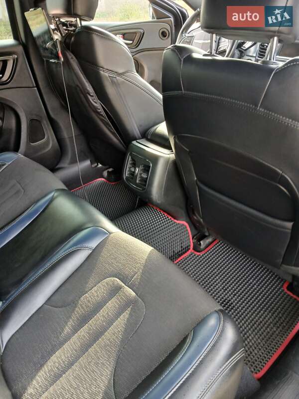 Седан Chrysler 200 2015 в Черкасах