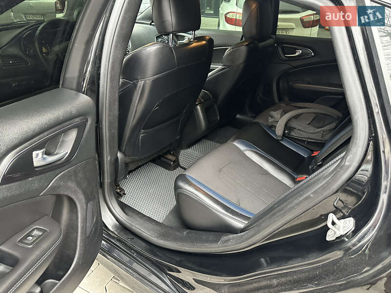 Седан Chrysler 200 2015 в Хмельницькому