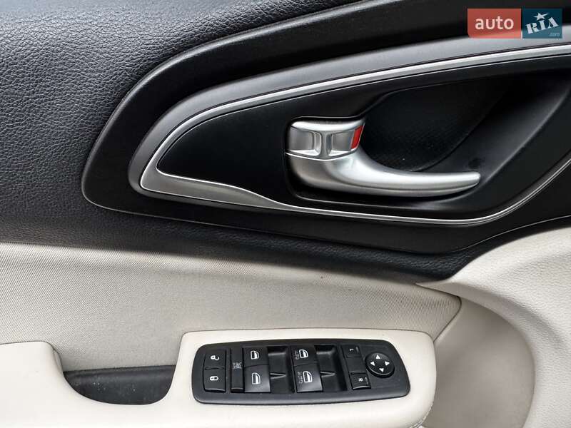 Седан Chrysler 200 2015 в Киеве фото 11 Седан Chrysler 200 2015 в Киеве