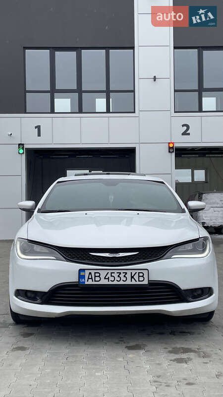 Седан Chrysler 200 2016 в Вінниці