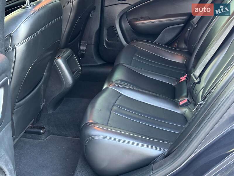 Седан Chrysler 200 2016 в Виннице