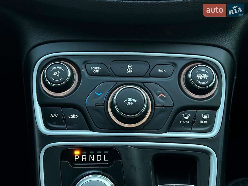 Седан Chrysler 200 2016 в Виннице