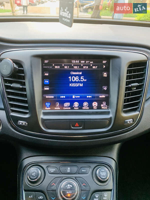 Седан Chrysler 200 2015 в Києві фото 55 Седан Chrysler 200 2015 в Києві