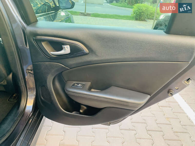 Седан Chrysler 200 2015 в Києві фото 63 Седан Chrysler 200 2015 в Києві