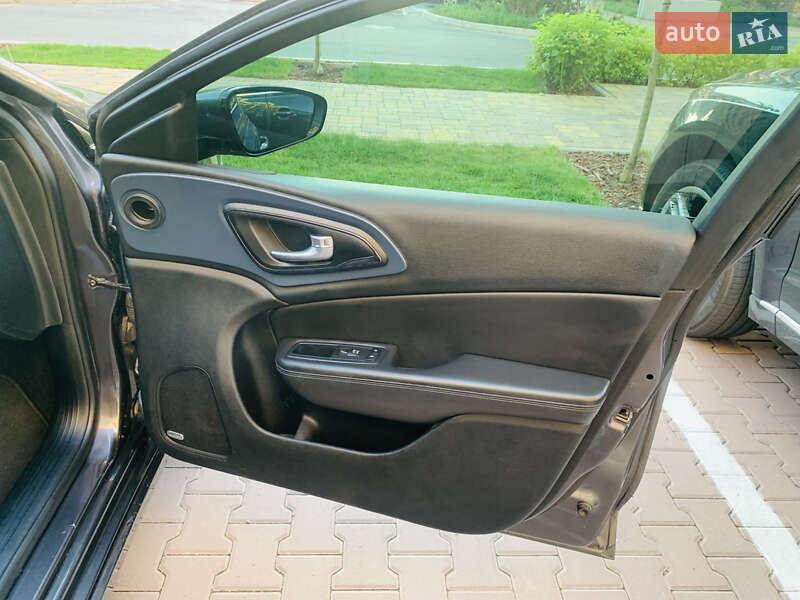 Седан Chrysler 200 2015 в Києві фото 67 Седан Chrysler 200 2015 в Києві