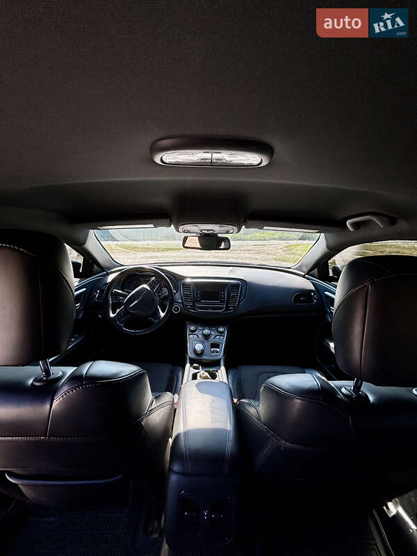 Седан Chrysler 200 2014 в Лубнах