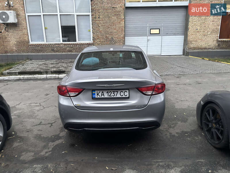 Седан Chrysler 200 2015 в Києві