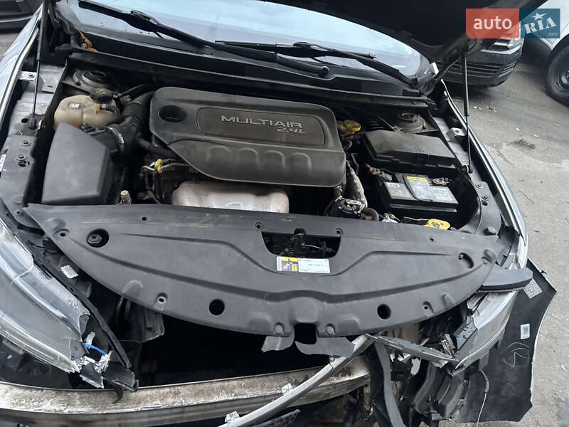 Седан Chrysler 200 2015 в Києві