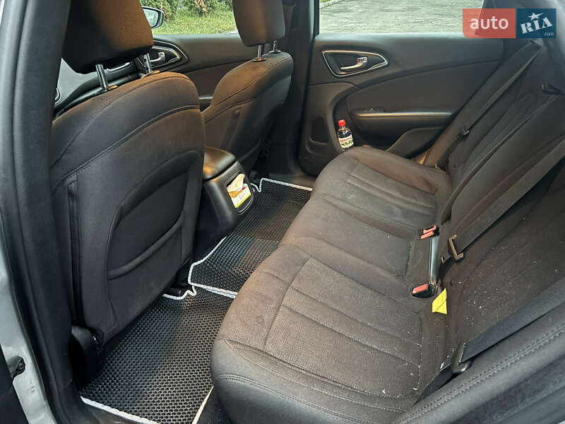 Седан Chrysler 200 2015 в Києві
