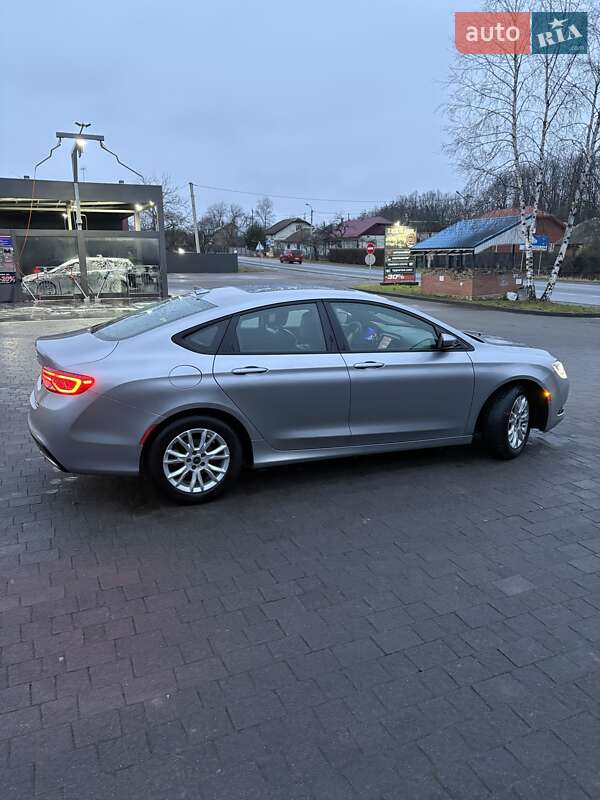 Седан Chrysler 200 2015 в Долине