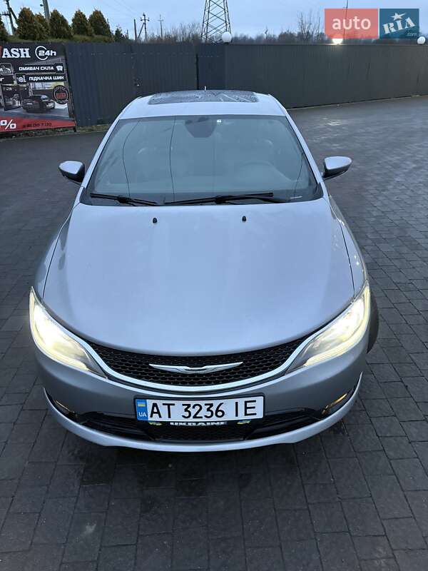 Седан Chrysler 200 2015 в Долине