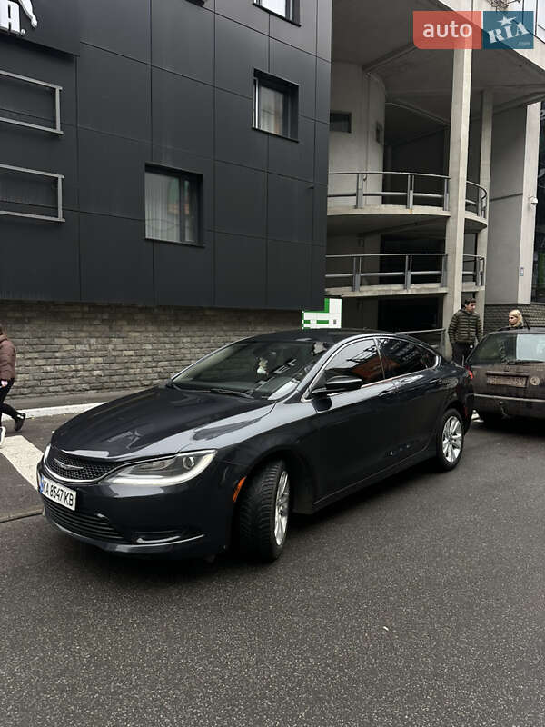 Седан Chrysler 200 2016 в Киеве
