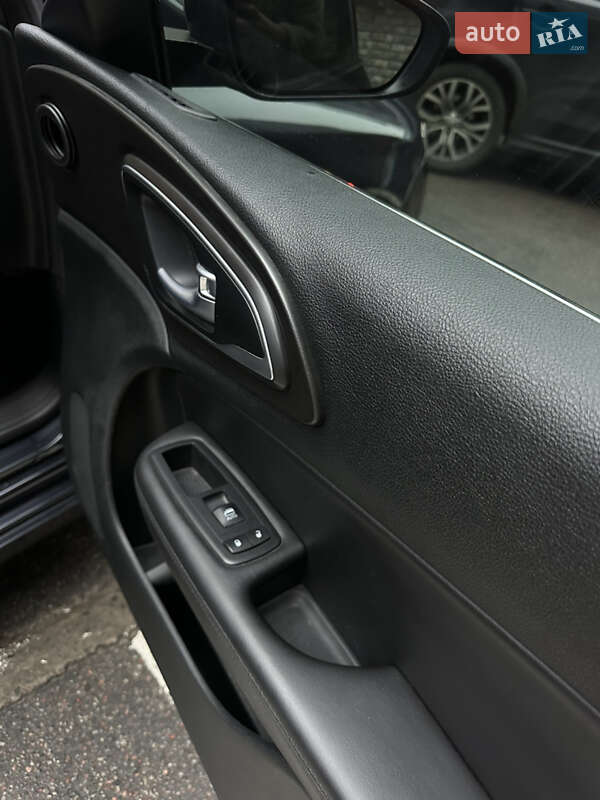 Седан Chrysler 200 2016 в Киеве