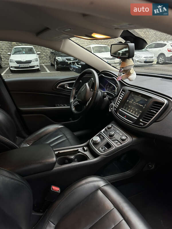 Седан Chrysler 200 2016 в Киеве