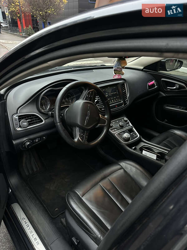 Седан Chrysler 200 2016 в Киеве