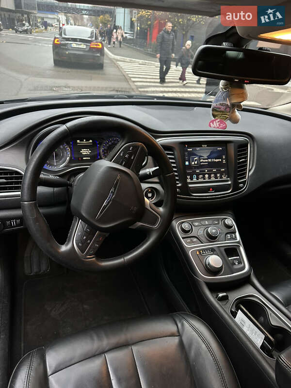Седан Chrysler 200 2016 в Киеве