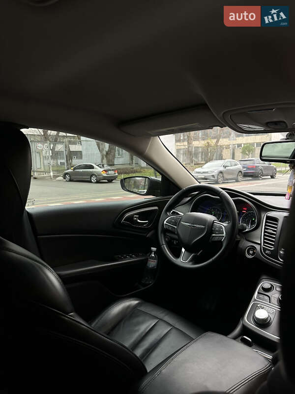 Седан Chrysler 200 2016 в Киеве