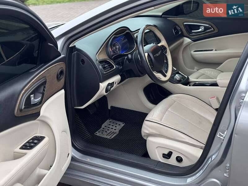 Седан Chrysler 200 2014 в Києві