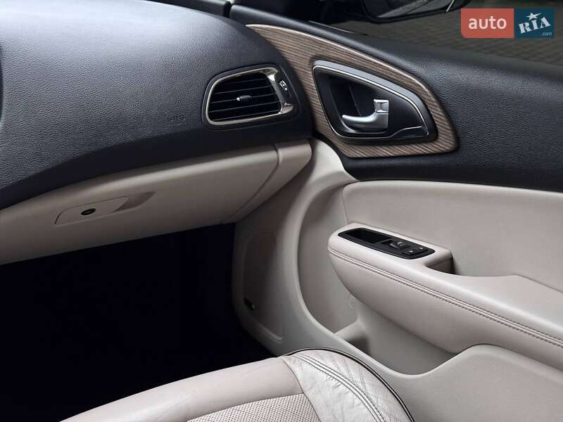 Седан Chrysler 200 2014 в Києві