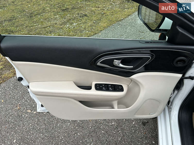 Седан Chrysler 200 2014 в Чернівцях