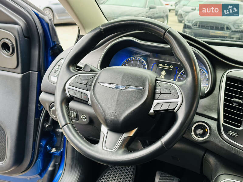 Седан Chrysler 200 2016 в Харкові