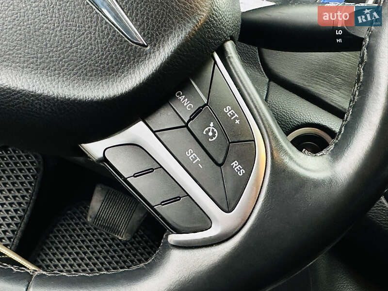 Седан Chrysler 200 2016 в Харкові