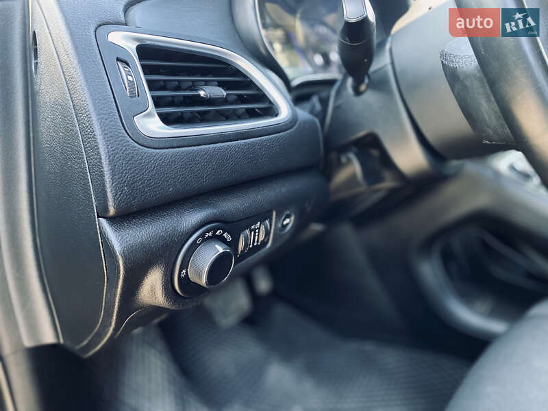 Седан Chrysler 200 2015 в Запоріжжі фото 15 Седан Chrysler 200 2015 в Запоріжжі