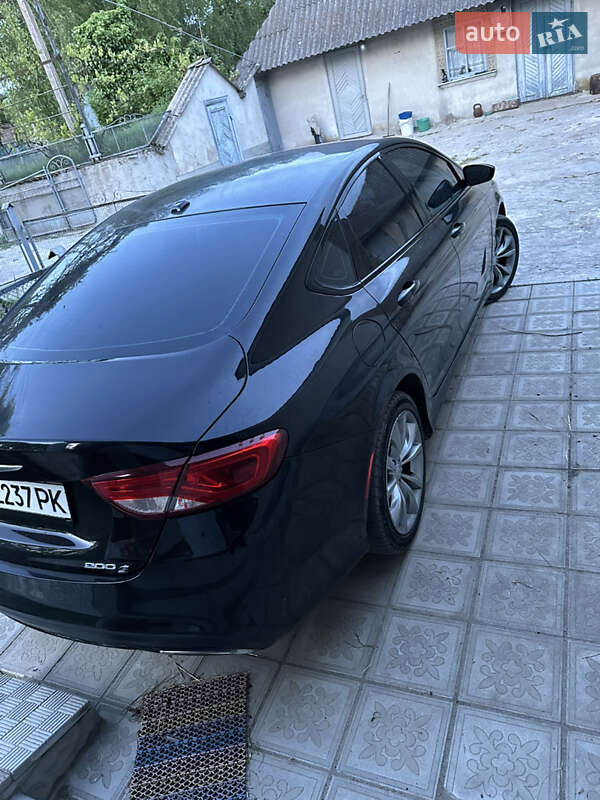 Седан Chrysler 200 2015 в Львове