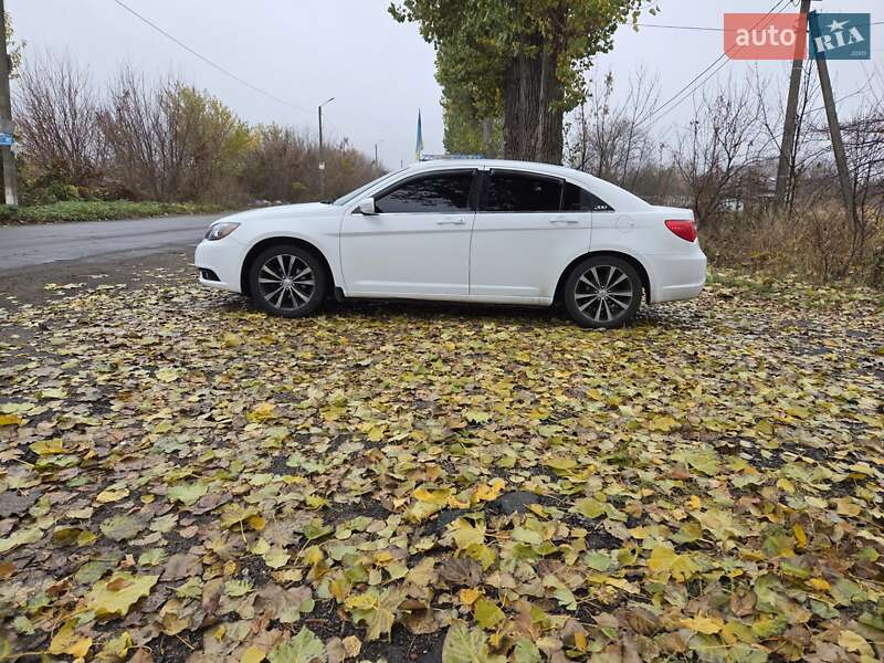 Седан Chrysler 200 2013 в Днепре