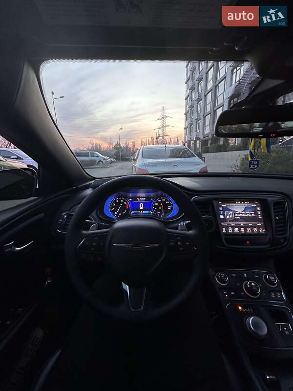 Седан Chrysler 200 2015 в Киеве