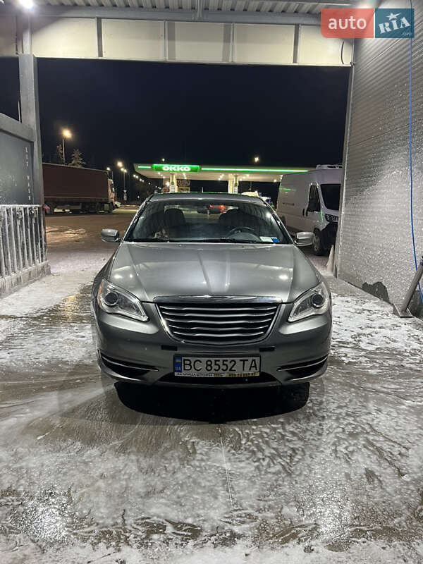 Седан Chrysler 200 2013 в Красном