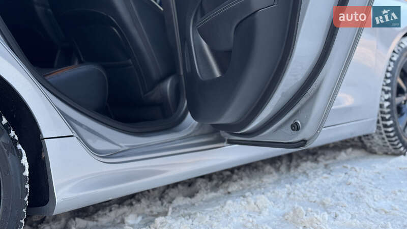 Седан Chrysler 200 2015 в Чернигове