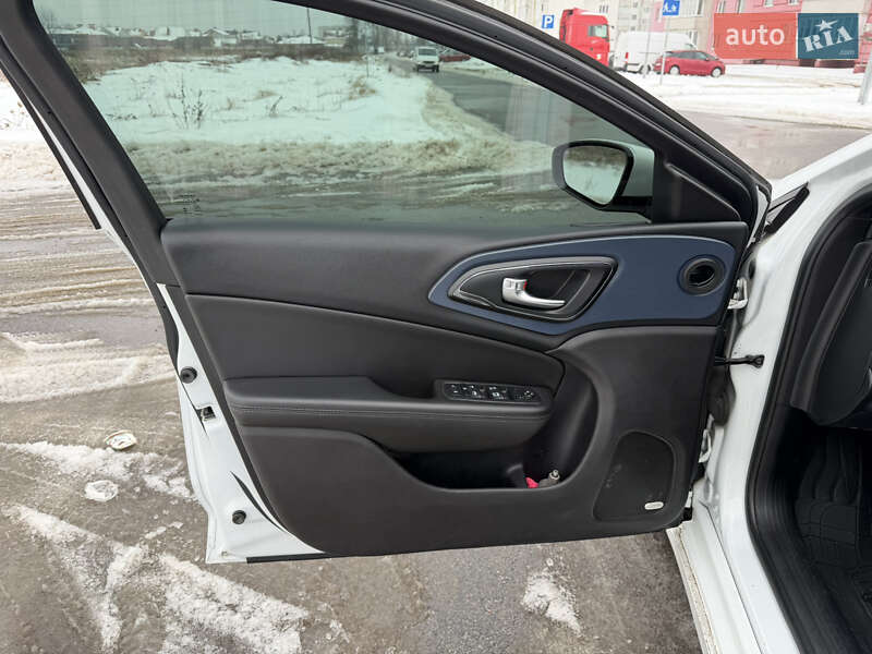Седан Chrysler 200 2016 в Виннице фото 34 Седан Chrysler 200 2016 в Виннице