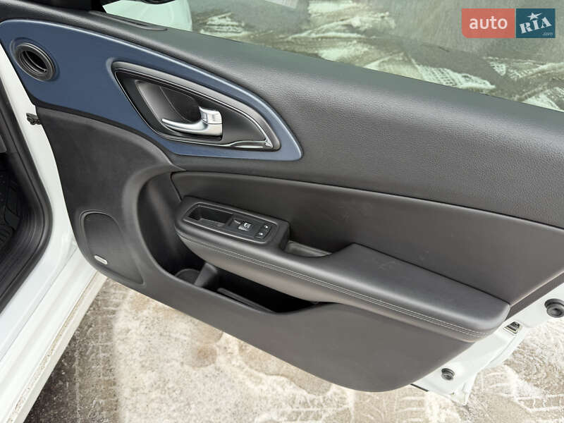 Седан Chrysler 200 2016 в Виннице фото 68 Седан Chrysler 200 2016 в Виннице