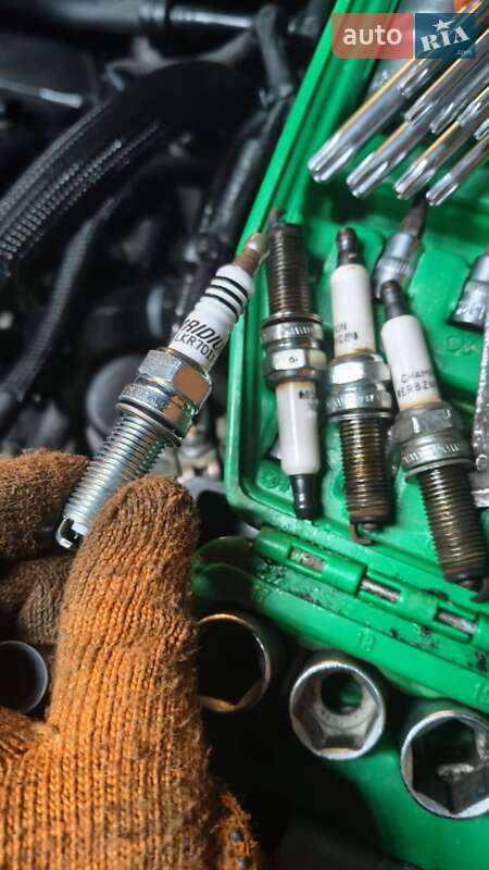 Седан Chrysler 200 2015 в Чернигове