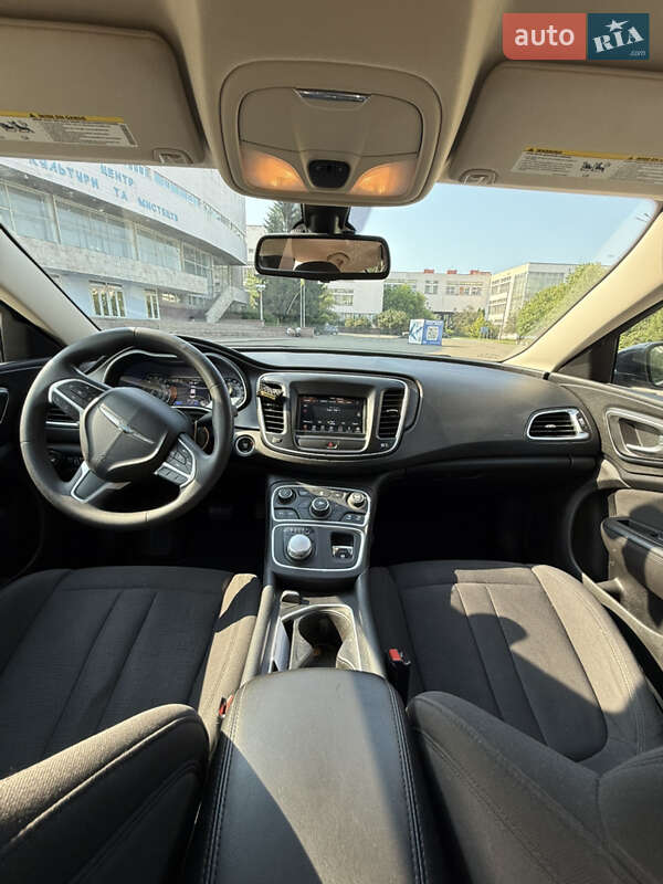Седан Chrysler 200 2015 в Киеве