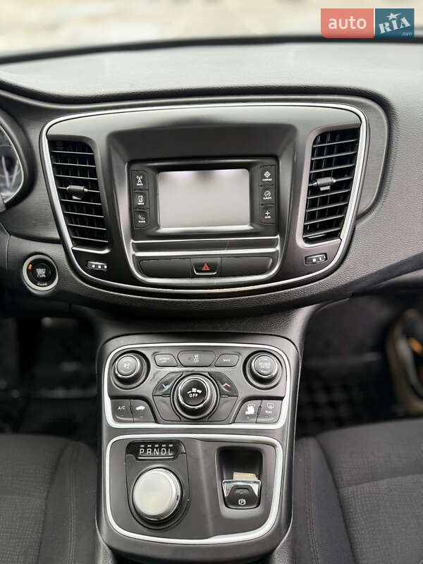 Седан Chrysler 200 2015 в Києві фото 12 Седан Chrysler 200 2015 в Києві
