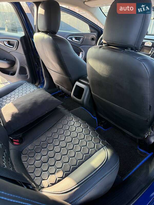 Седан Chrysler 200 2015 в Вінниці