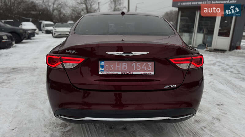 Седан Chrysler 200 2016 в Полтаві