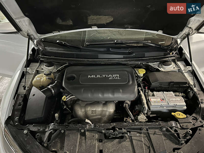 Седан Chrysler 200 2015 в Одессе