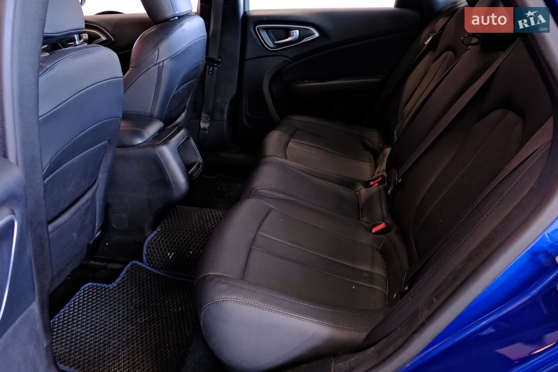 Седан Chrysler 200 2015 в Одесі