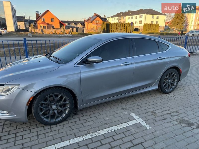 Седан Chrysler 200 2014 в Славуті